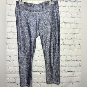 Fabletics purple capri leggings for working out/yoga/lounging